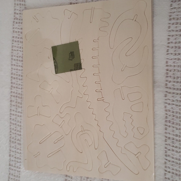 Kids lot, bubble wands and T-REX wooden 3 D puzzle, Boy or girl. - Picture 3 of 4